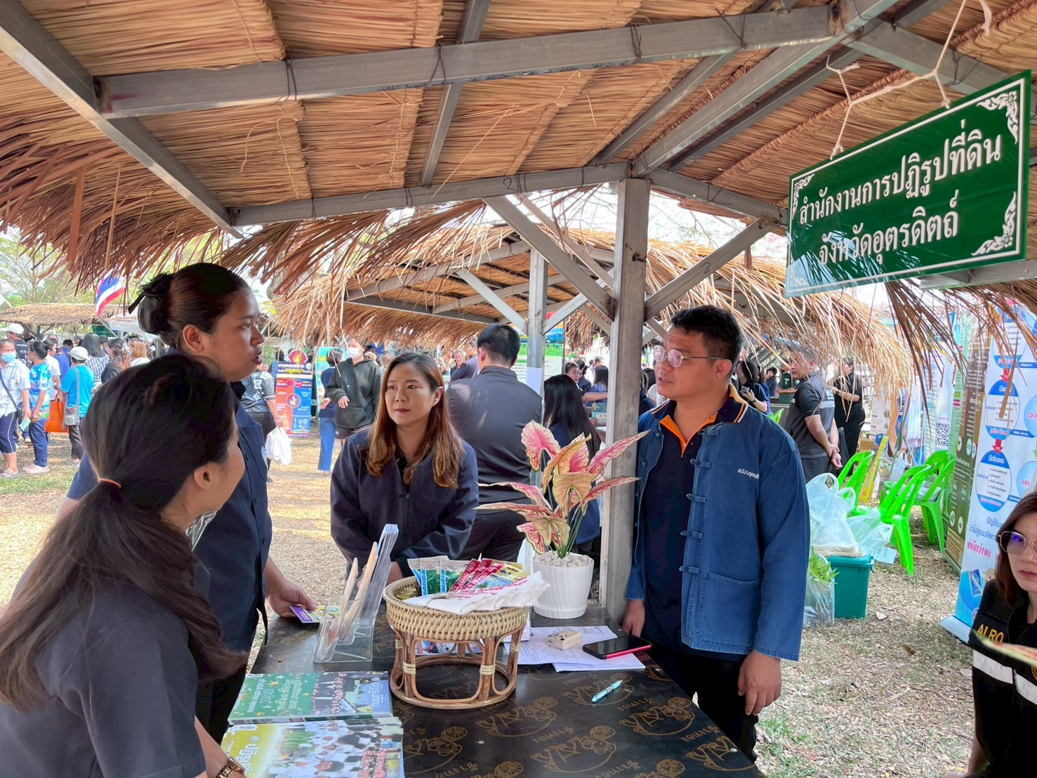 title - ส.ป.ก. อุตรดิตถ์ ร่วมให้บริการโครงการคลินิกเกษตรเคลื่อนที่ในพระราชานุเคราะห์ สมเด็จพระบรมโอรสาธิราชฯ สยามมกุฎราชกุมาร ไตรมาสที่ ๒ ประจำปีงบประมาณ พ.ศ. ๒๕๖๙